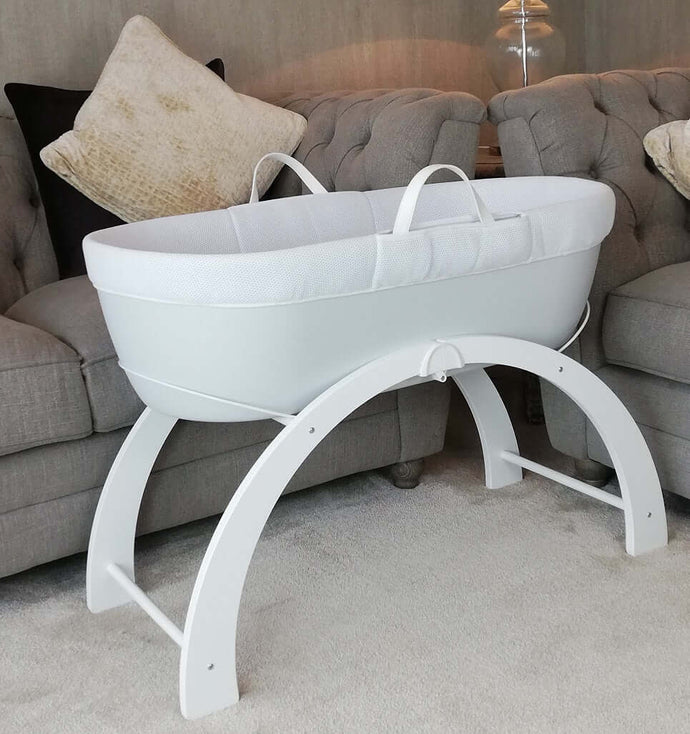 Why the Shnuggle Dreami Moses Basket and Stand is still a popular choice for baby's first bed