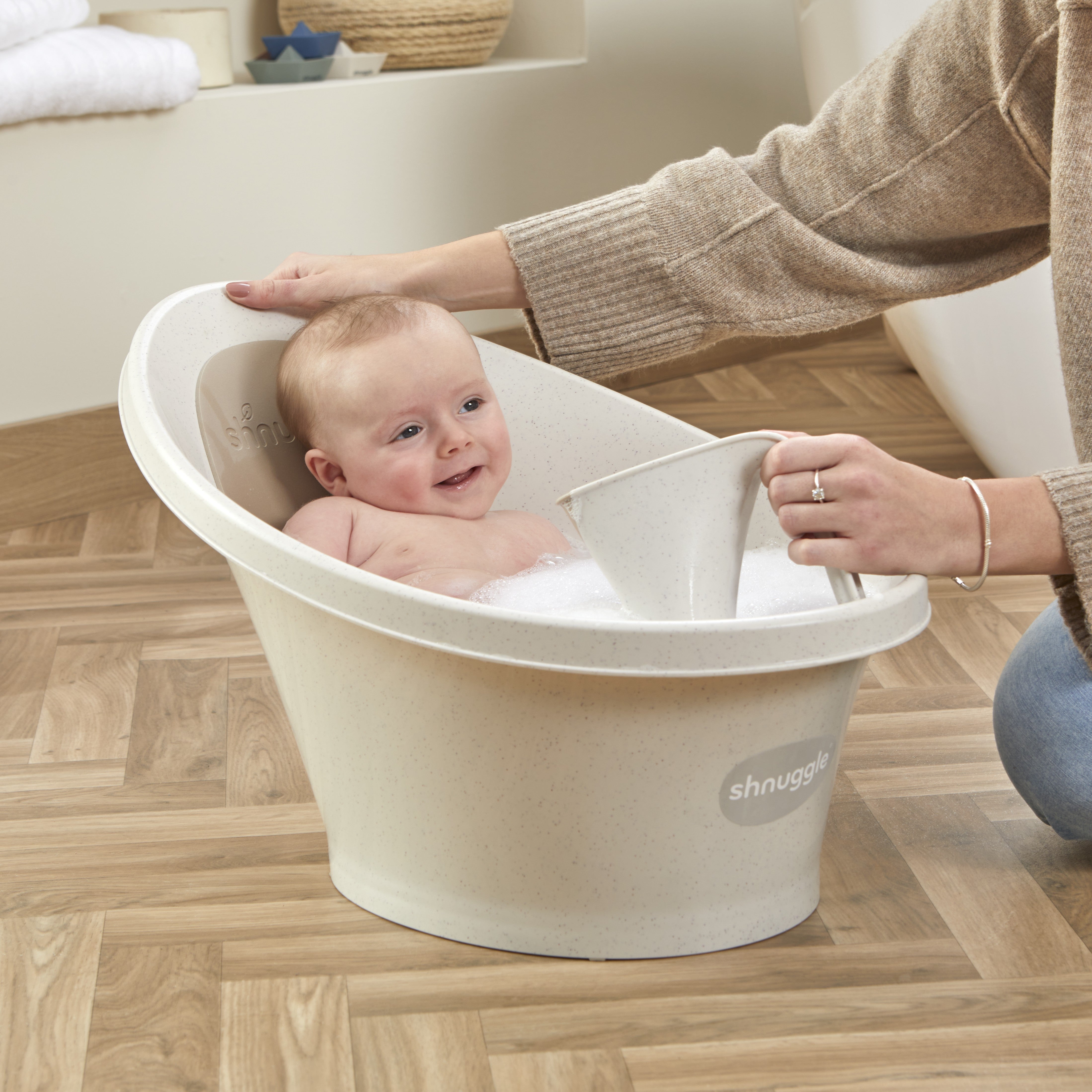 Shnuggle Baby Bath Essentials Bundle – Newbie and Me Shnuggle Baby Bath Essentials Bundle – Newbie and Me