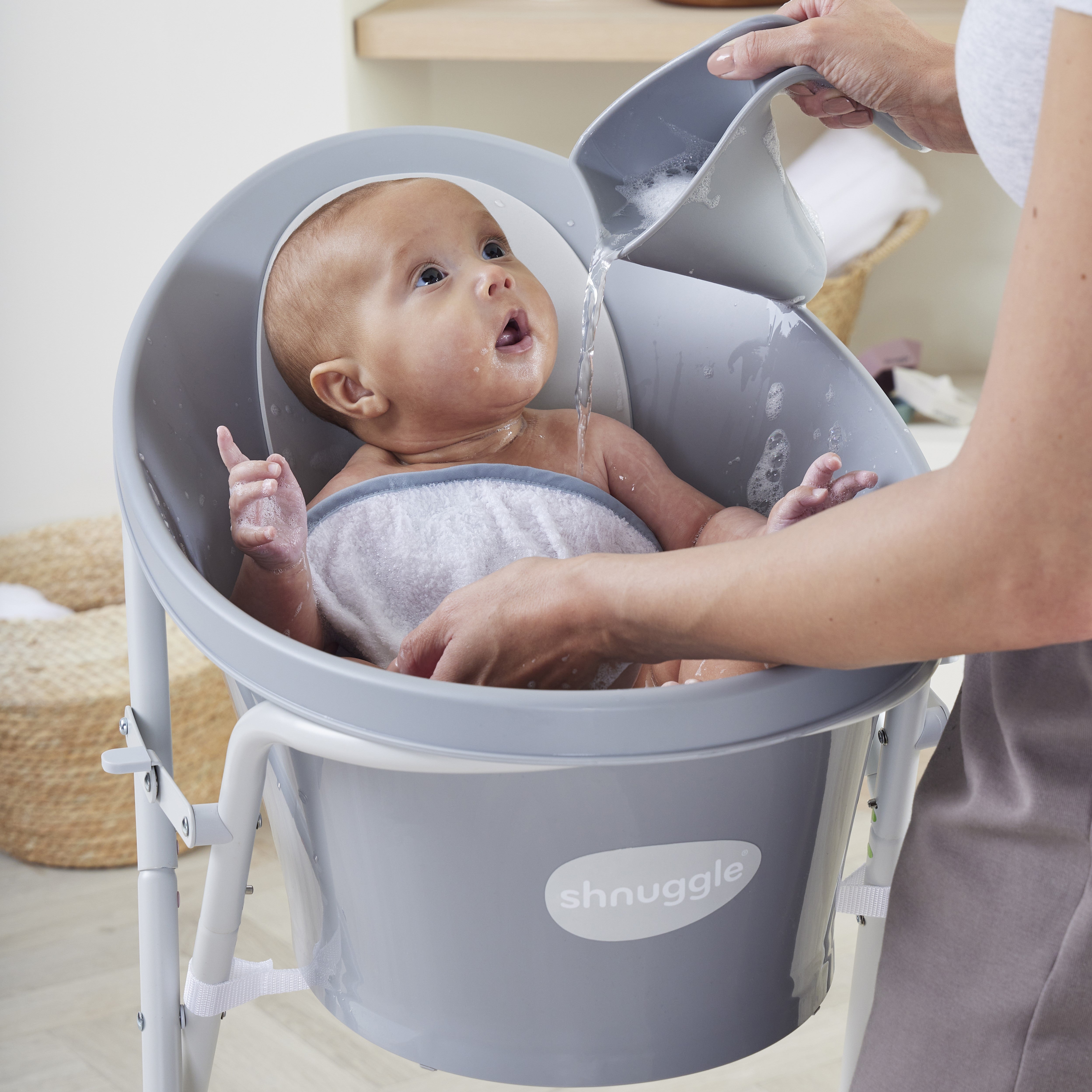 Shnuggle Baby Bath Built in Newborn Support drain plug