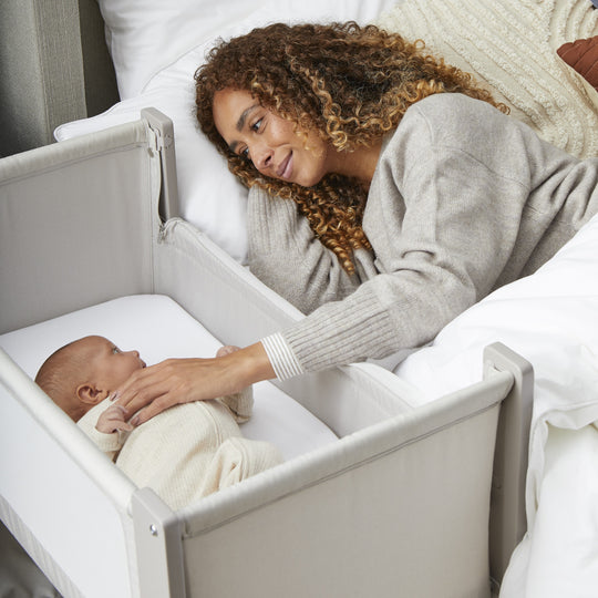 Shnuggle Air Bedside Crib & Mattress Premium Wood frame