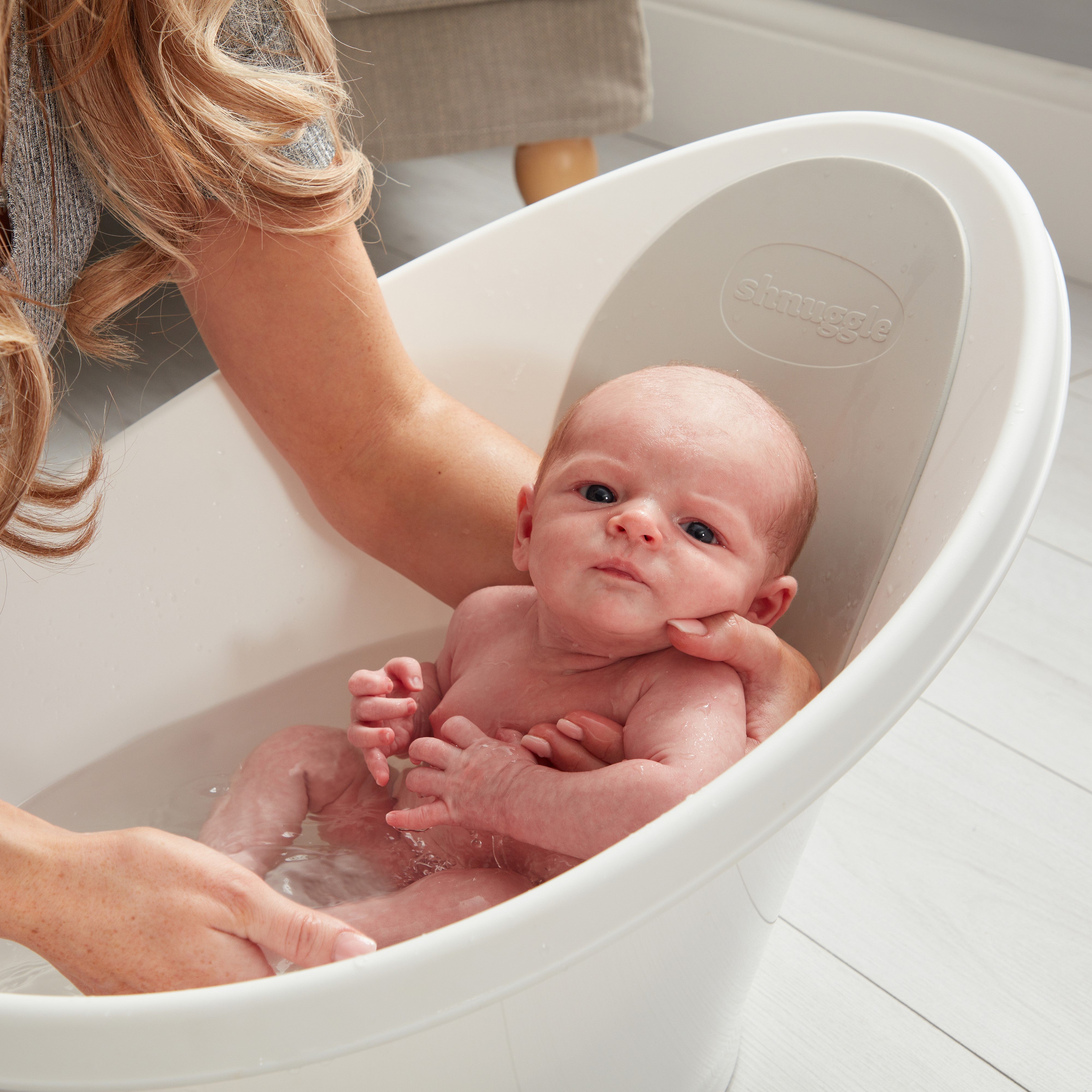 Shnuggle Baby Bath  Built-in Newborn Support & drain plug